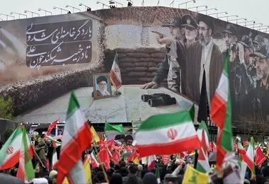 رونمایی از دیوارنگاره جدید میدان انقلاب تهران + عکس 