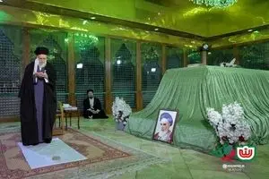 حضور رهبر انقلاب در مرقد بنیانگذار جمهوری اسلامی ایران 