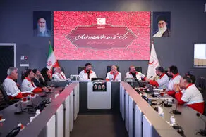 اگر مردم در صحنه حضور داشته باشند هیچ قدرتی قادر نخواهد بود به نظام و کشور آسیبی وارد کند