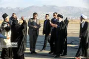 عکس عجیب یک زن در باند فرودگاه در زمان دیدن رئیسی + ببینید 