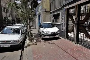 آیا پارک خودرو جلو درب منزل جرم است؟