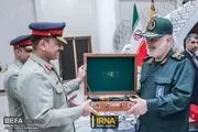 هدایای جالب فرمانده ارتش پاکستان برای سردار سلامی + ببینید 