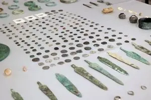 ماجرای کشف ۴۰۰ قلم عتیقه‌ قیمتی در سنندج