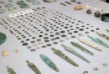 ماجرای کشف ۴۰۰ قلم عتیقه‌ قیمتی در سنندج