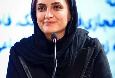 الناز ملک با تیپ ساده و مشکی در دومین روز جشنواره فیلم فجر/ تصاویر