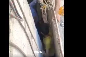 ویدئویی از لحظه نجات نوجوان تبریزی  که در میان دو دیوار گرفتارشده بود!