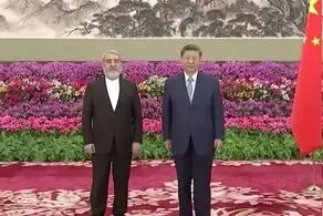 عبدالرضا رحمانی فضلی استوارنامه خود را تقدیم شی جی پینگ کرد