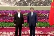 عبدالرضا رحمانی فضلی استوارنامه خود را تقدیم شی جی پینگ کرد
