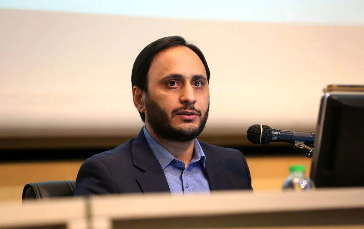 سخنرانی پرحاشیه سخنگوی دولت در دانشگاه نیمه تمام ماند| از شعار «مرگ بر دیکتاتور» تا پرتاب وسایل