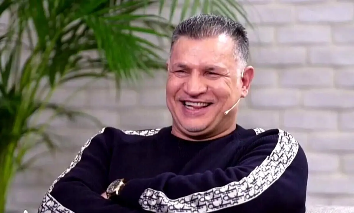 لباس ۱۰۰میلیونی علی دایی در برنامه فردوسی‌پور