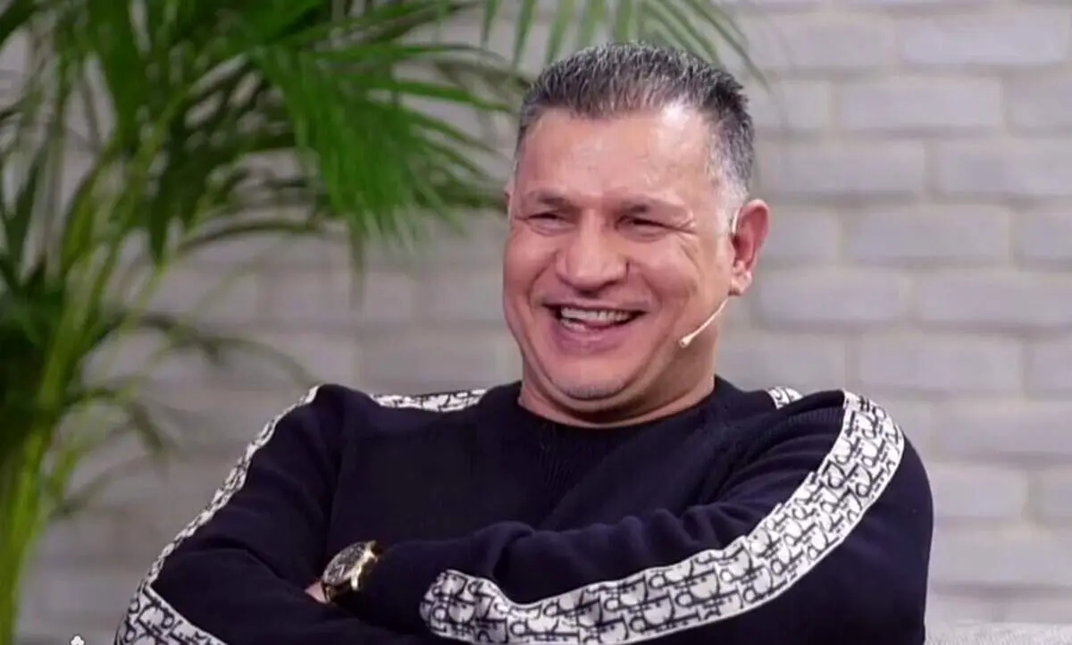 لباس ۱۰۰میلیونی علی دایی در برنامه فردوسیپور