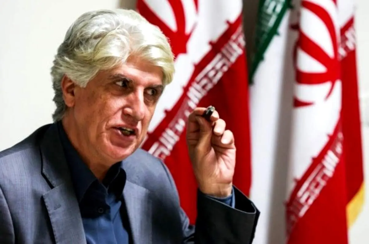 عمامه‌پرانی ناشی از ناآگاهی سیاسی جوانان است