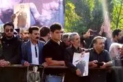 یار قدیمی گلپا در مراسم تشییع رفیقش/ فیلم