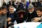 تصویری از پژمان بازغی و شریفی‌نیا سر سفره افطار