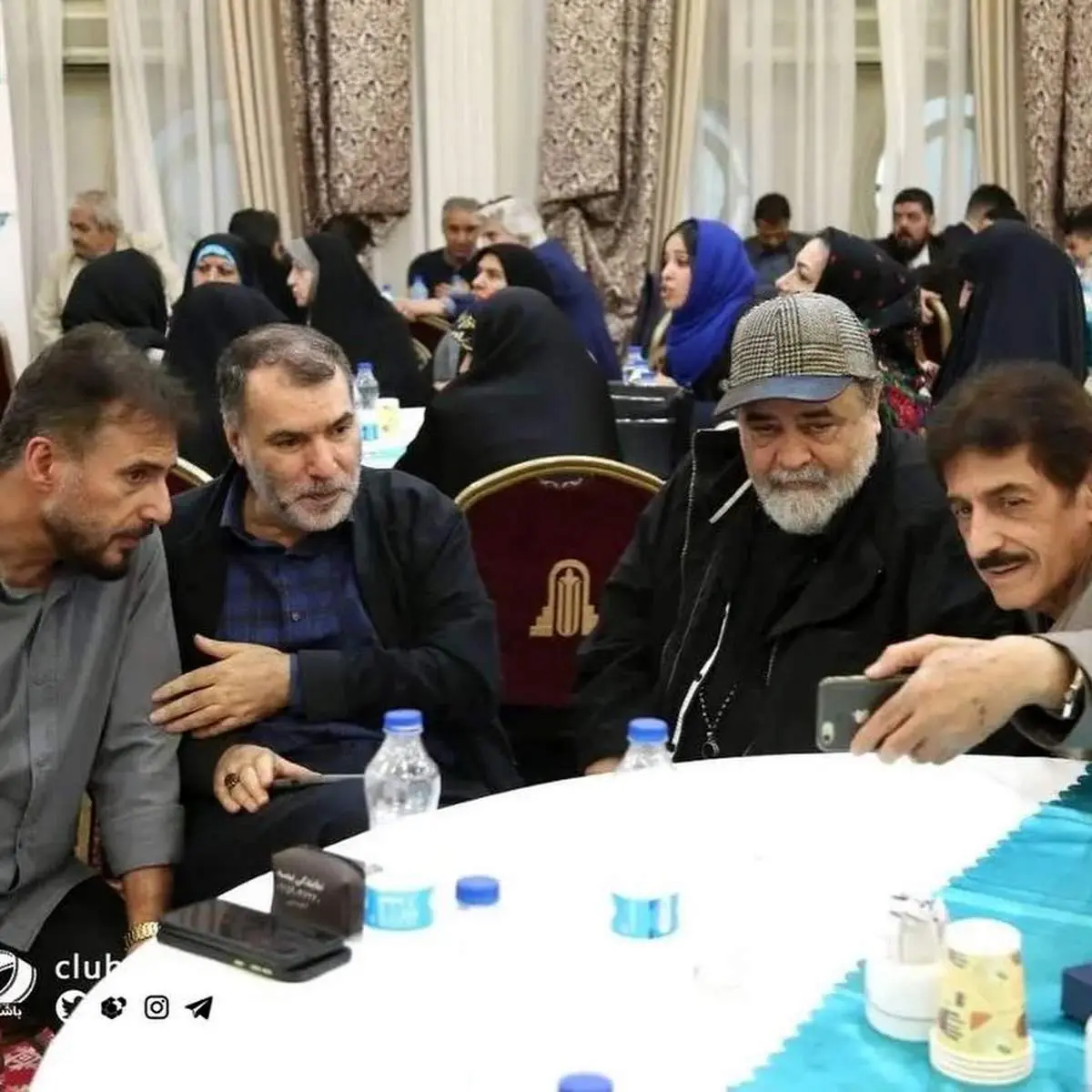 تصویری از پژمان بازغی و شریفینیا سر سفره افطار