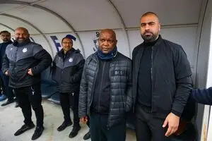 پول موسیمانه در آفریقای جنوبی، نصف قراردادش با استقلال