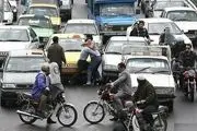 دعوای خیابانی بین یک گروه دختر و پسر جنجالی شد/ ببینید