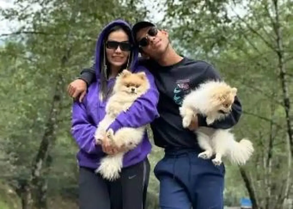  همسر مهدی قایدی با استایل منشوری در حال خرید مازراتی!/ فیلم