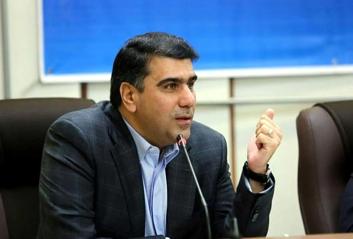 انتقاد معزی از کریمی قدوسی و تیتر یک روزنامه 