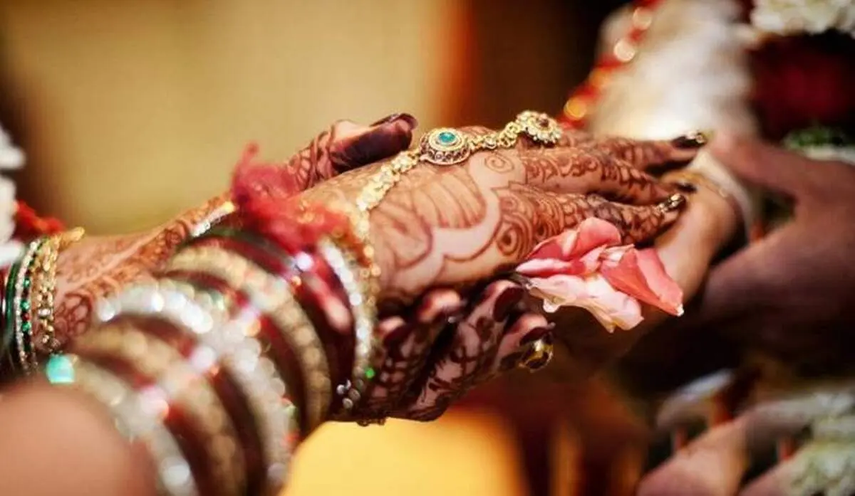 حرکت عجیب عروس شکمو!