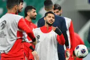 حمایت مهدی قائدی و سردار آزمون در ورزشگاه راشد + عکس