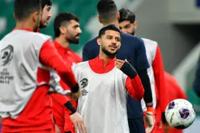 حمایت مهدی قائدی و سردار آزمون در ورزشگاه راشد + عکس