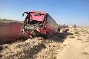 تصویری تلخ و دردآور از سقوط مینی بوس به دره که ۷ کشته داشت/ عکس