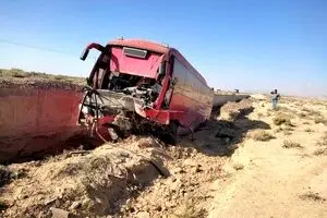 تصادف هولناک اتوبوس مسافری با کامیون در سبزوار