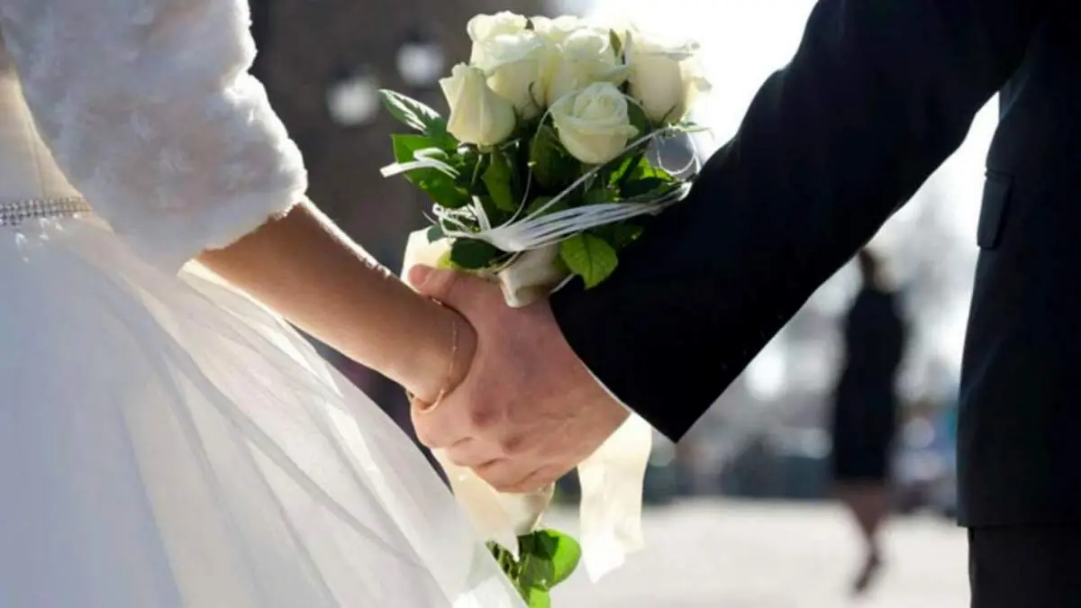 شوخی شرم آور و زشت داماد با عروس بیچاره چشم همه
