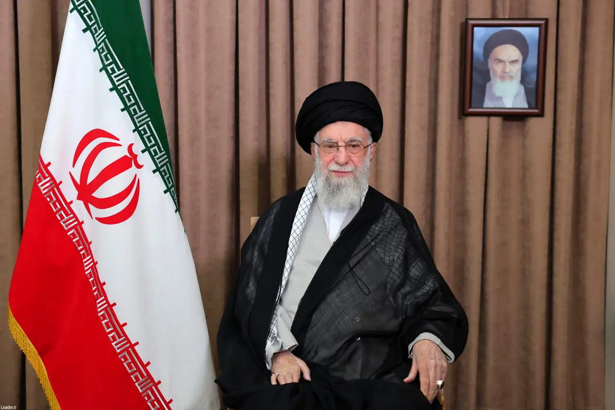 رهبر معظم انقلاب: نیروهای مسلح، رژیم رذل صهیونی را بیچاره خواهند کرد/ آنها فکر نکنند که زدند و تمام شد
