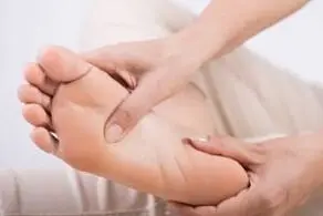 این دختر هیچ گونه دردی را احساس نمی کند+ عکس