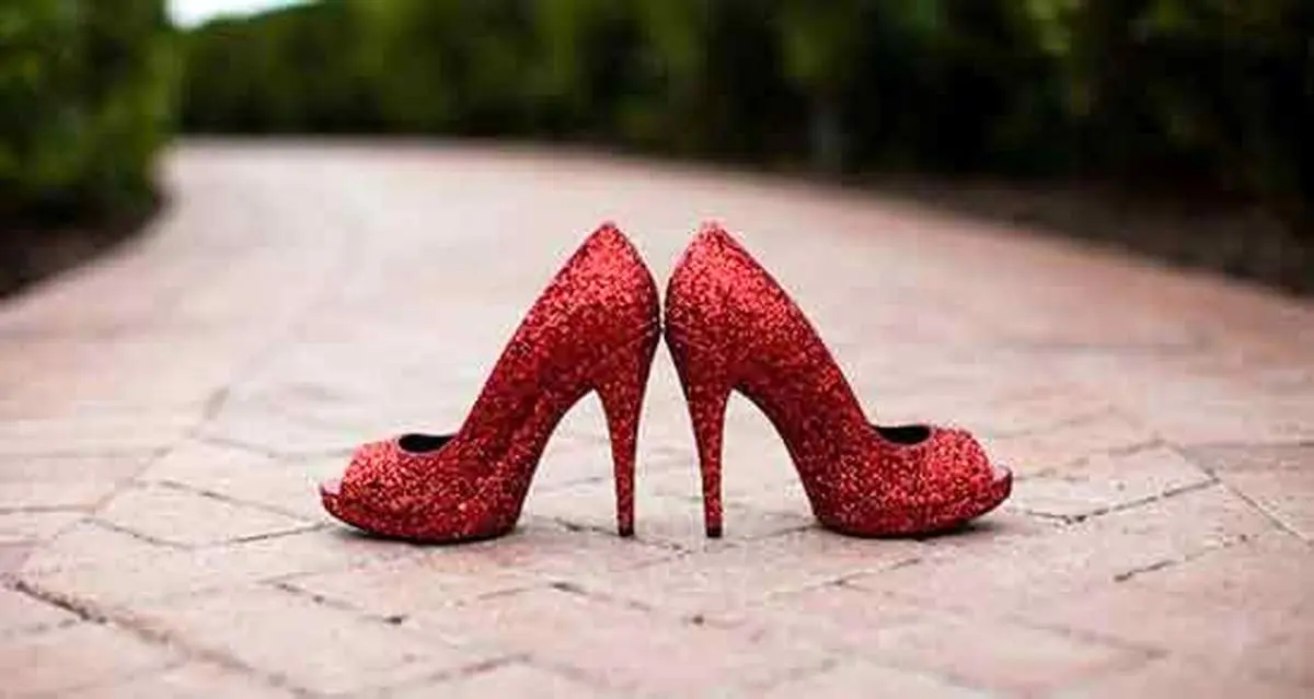 جراحی وحشتناک و چندش آور پاشنه بلند کردن پای زنان/ عکس

