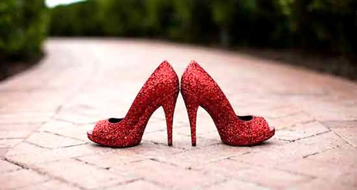 جراحی وحشتناک و چندش آور پاشنه بلند کردن پای زنان/ عکس

