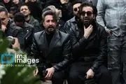 گریه های سوزناک رفیق حمید هیراد در مراسم تشییع دل همه را سوزاند/ عکس