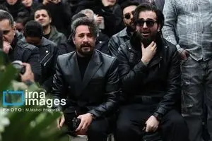 گریه های سوزناک رفیق حمید هیراد در مراسم تشییع دل همه را سوزاند/ عکس
