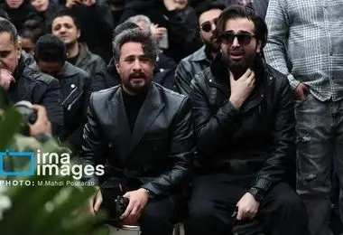 گریه های سوزناک رفیق حمید هیراد در مراسم تشییع دل همه را سوزاند/ عکس