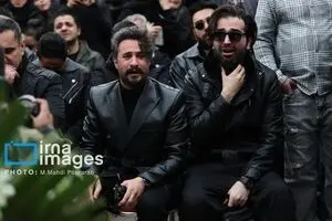 گریه های سوزناک رفیق حمید هیراد در مراسم تشییع دل همه را سوزاند/ عکس