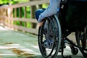 صحنه ای گریه دار از این پیرزن معلول که وسط خیابان رها شده/  عکس