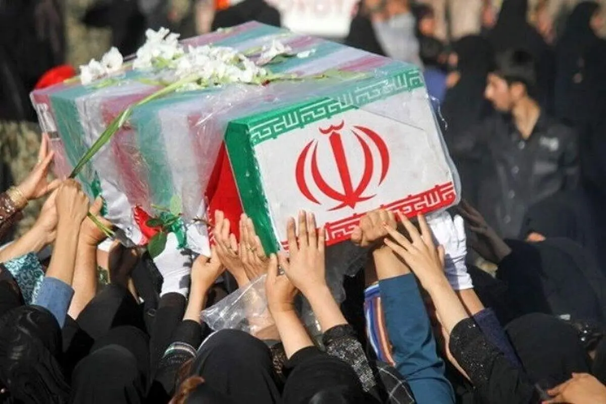 
تصویر نیروی بسیجی که بر اثر سرما به شهادت رسید
