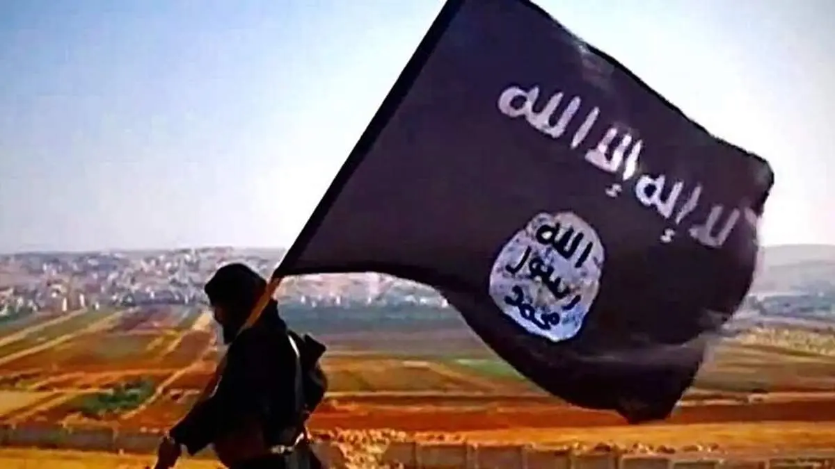 دستگیری یک داعشی با لباس زنانه + ببینید