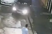 لحظه حمله هولناک به یک وکیل کرجی جلوی در خانه‌شان+ ویدئو