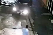 لحظه حمله هولناک به یک وکیل کرجی جلوی در خانه‌شان+ ویدئو