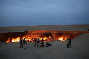 «دروازه جهنم» درحال بسته شدن است/ گودال مرموزی که همچنان جان می‌گیرد!