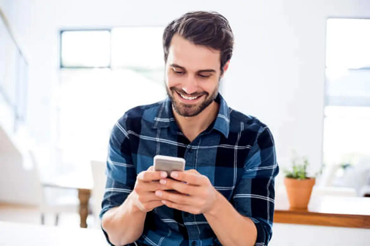 پسر خوش تیپ و جوان در اینترنت به حراج گذاشته شد!