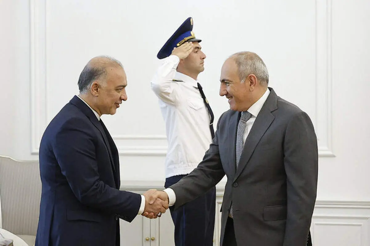 سفیر ایران با پاشینیان دیدار و خداحافظی کرد 