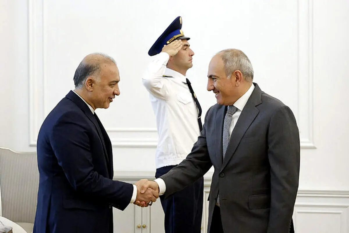سفیر ایران با پاشینیان دیدار و خداحافظی کرد 