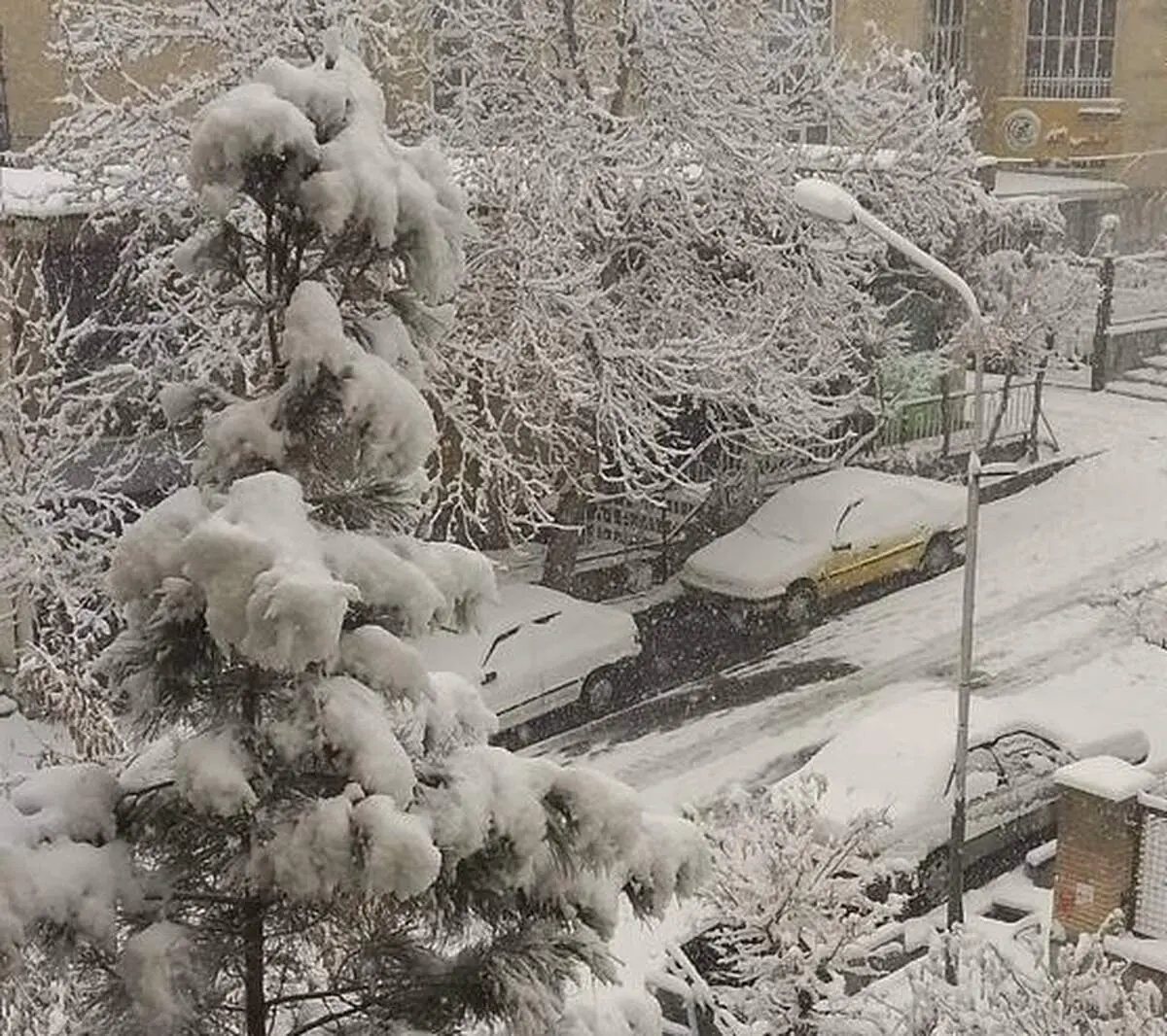سرما و یخبندان در راه تهران/ مدارس شنبه (۱۰ آبان) تعطیل می شود؟