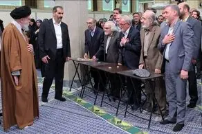 جمعی از اهالی شعر و فرهنگ و اساتید ادبیات فارسی با رهبری دیدار کردند 