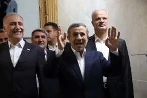 احمدی نژاد به قطع شدن میکروفونش در وزارت کشور واکنش نشان داد 