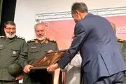هدیه خاص دانشجویان به فرماندهان سپاه + عکس 